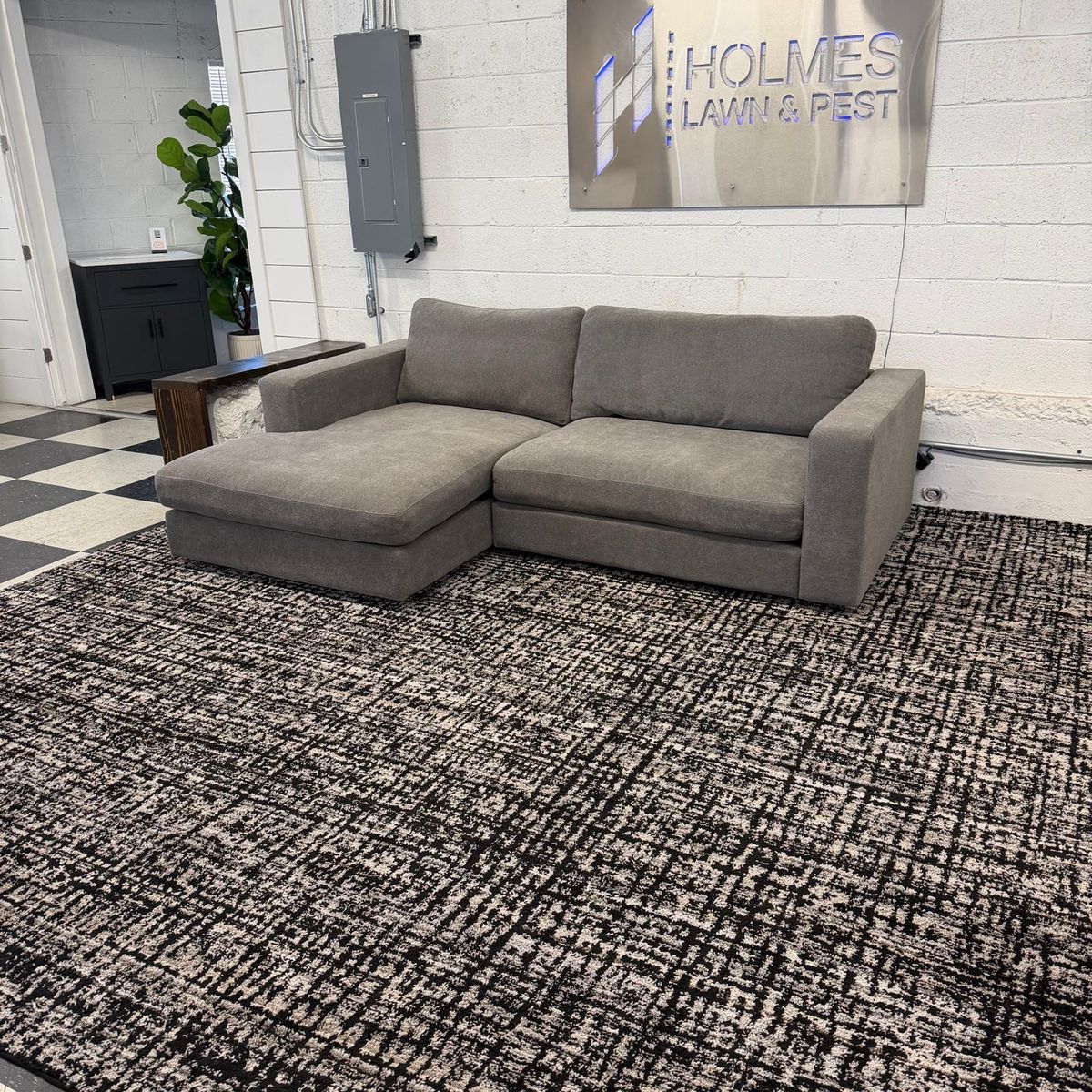 LIKE NEW!! COSTCO HENREDON ESSEX HILL SOFA CHAISE!!