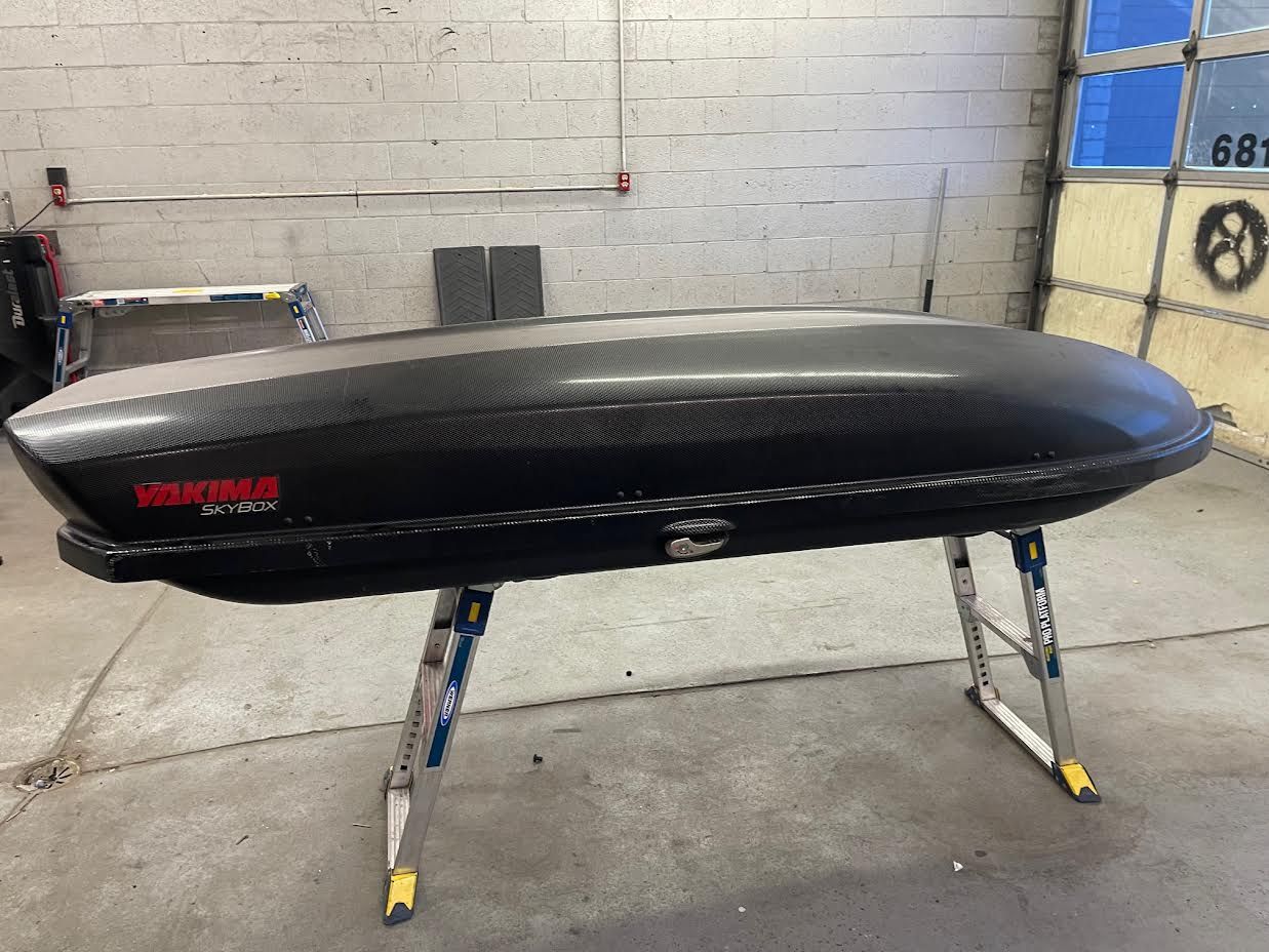 Yakima Skybox Carbonite