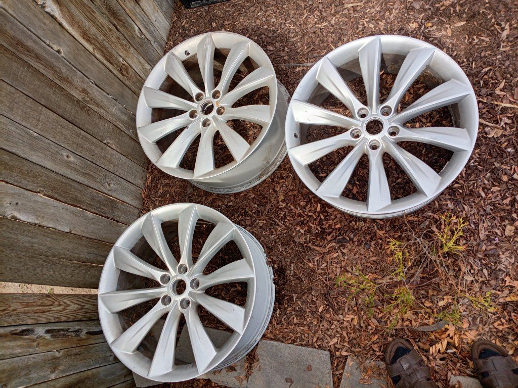 Tesla model s 3 wheels