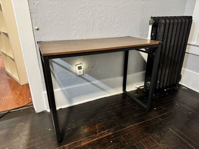 Desk In Excellent Condition