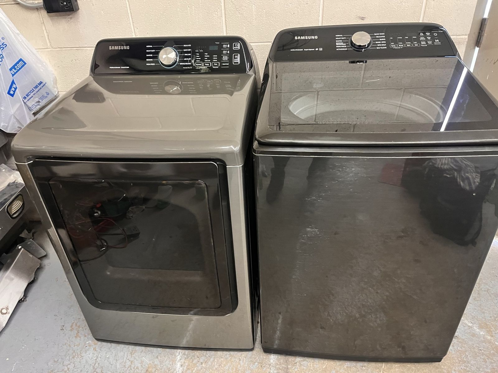2022 Samsung washer and electric dryer