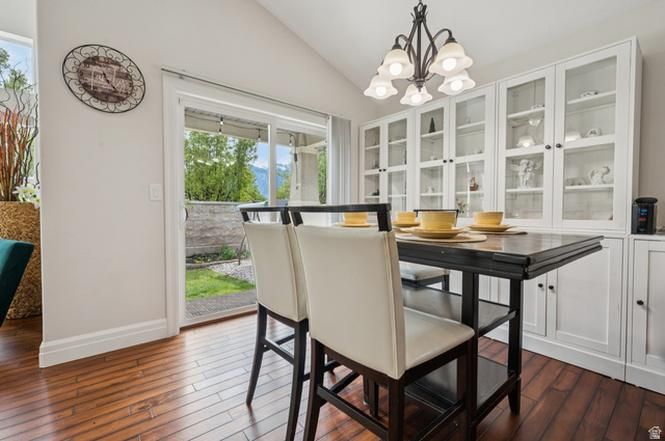 Modern Dining Table + 4 Leather Chairs