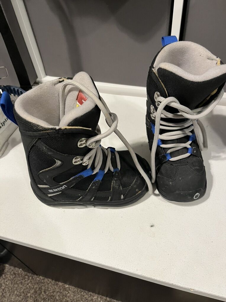 Burton Kids Snowboard Boots Size 12c