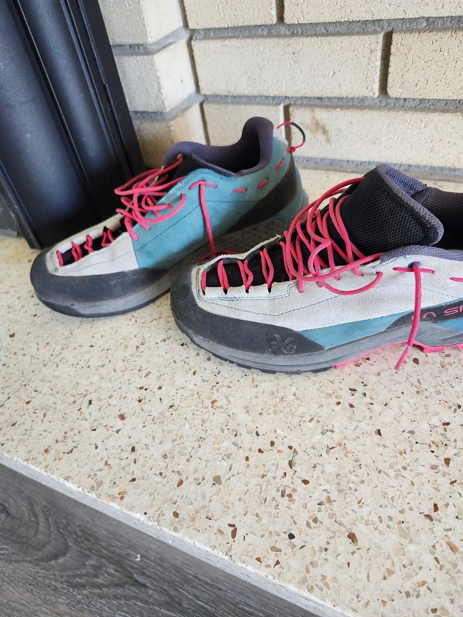 Women’s Approach Shoes