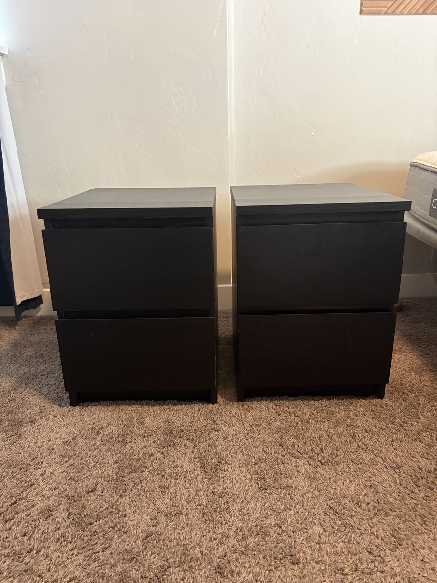 Set of 2 Black Nightstands / Bedside Tables