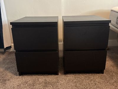 Set of 2 Black Nightstands / Bedside Tables