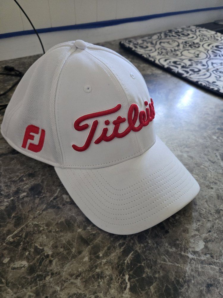 Titleist Pro V1 FJ White Mesh Fitted Golf Hat Cap L/XL Embroidered Logo