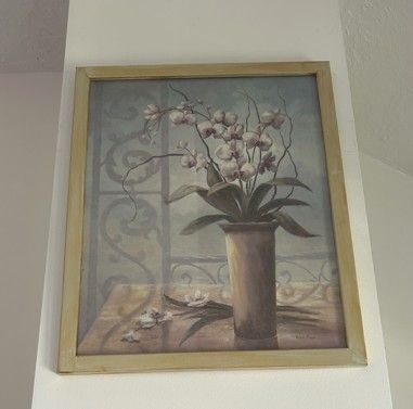 Framed Floral Vase Wall Art Print – Soft Neutral Botanical Décor