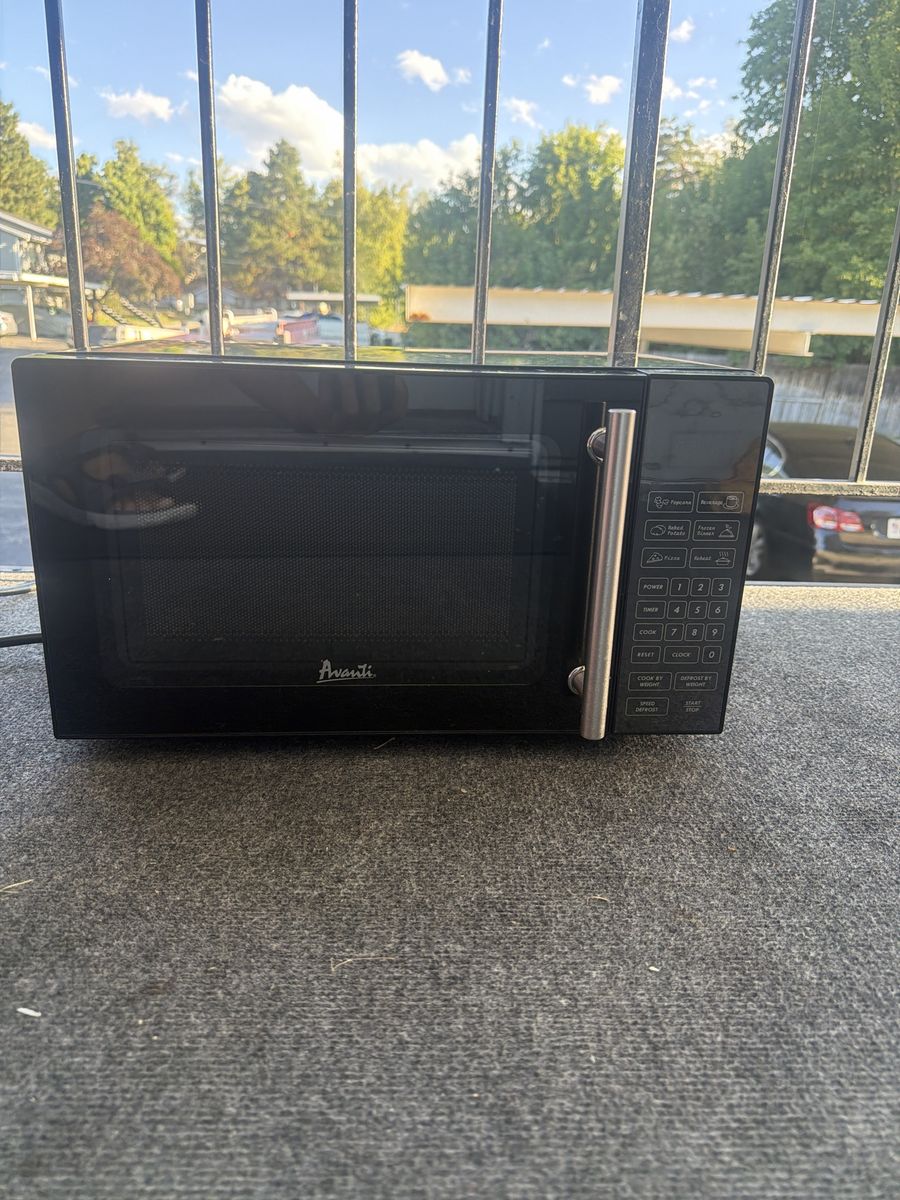 Avanti Countertop Microwave Black with Silver Handle Used