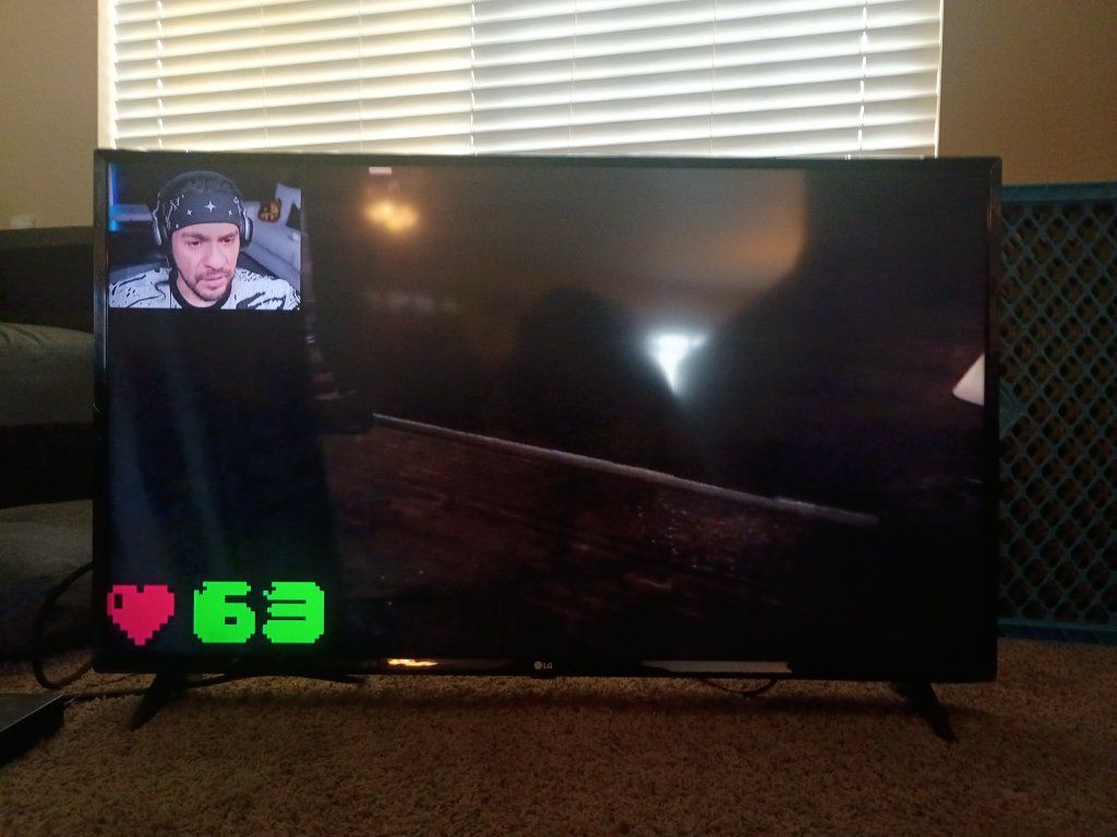 almost new LG tv 1080p 60fps come with blue ray.