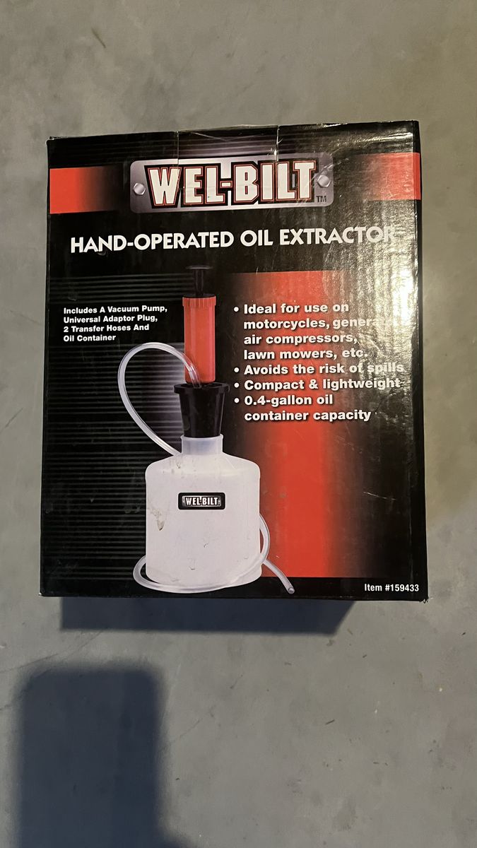 Hand operated oil extractor