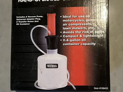 Hand operated oil extractor