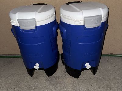 Igloo 5 Quart Roller Cooler Hard-Sided with wheels