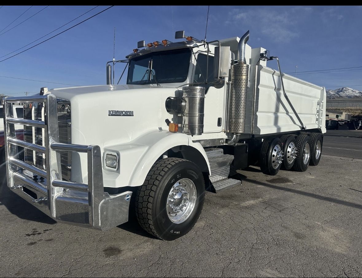 2005 Kenwoth Dump Truck