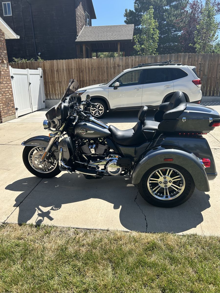 Beautiful 2022 Harley TriGlide