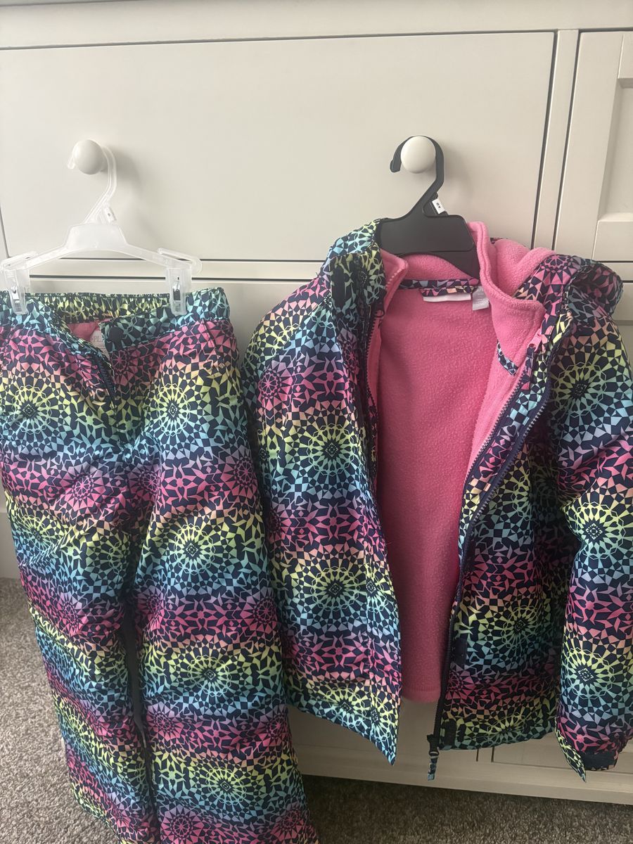 Pants size 6x/7 Coat size 7/8 Smoke and pet free home.