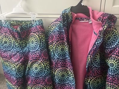 Pants size 6x/7 Coat size 7/8 Smoke and pet free home.