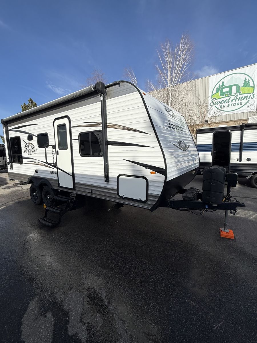 2018 Jayco Jay Flight 212QB Couples Coach Travel Trailer