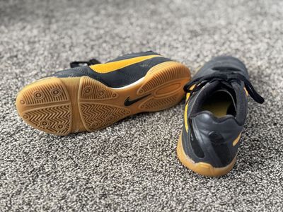 Tiempo kids size 4Y indoor shoes Black