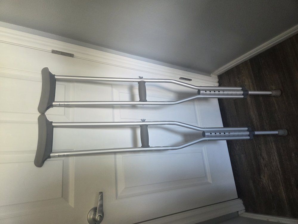 Medline Guardian Aluminum Crutches - Adult Medium