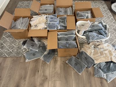 800 Pieces New Activewear Inventory – Leggings, Sports Bras & Tanks