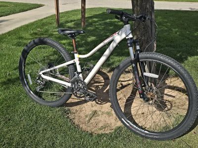 Specialized Mountain Bike Jynx XS/13 Frame Trail Hardtail just tuned up