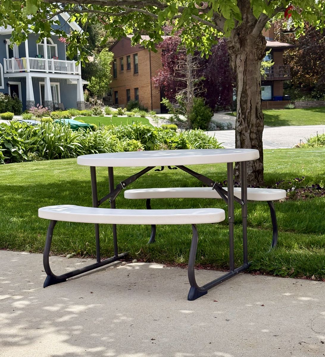 Lifetime little kid table