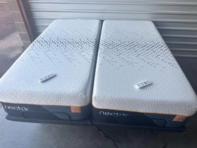 Nectar Ultra Memory and Hybrid Split King, Mattress Set with Adjustable Base & Remote, Excellent Condition
