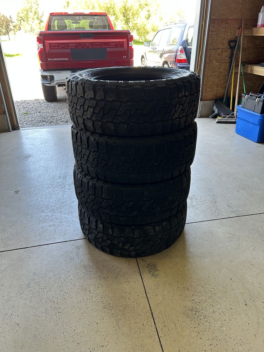 Mickey Thompson EXP 275 60 R20 tires