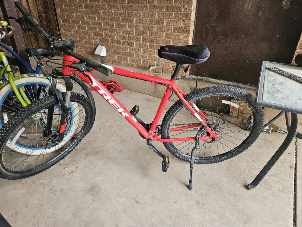 Trek Marlin 5- Red
