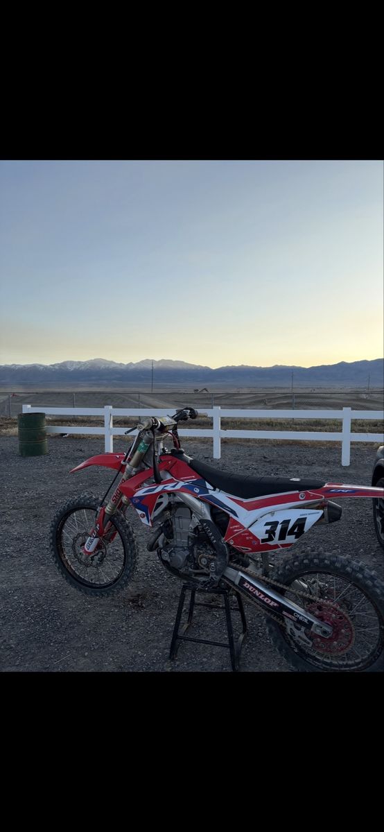 2013 Honda CRF 450R Dirt Bike
