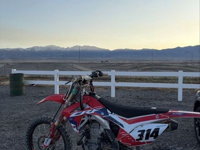2013 Honda CRF 450R Dirt Bike