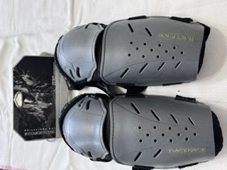 Race Face Zero Lightweight Leg Guards – Size Large – MTB / Downhill – $35 OBO
