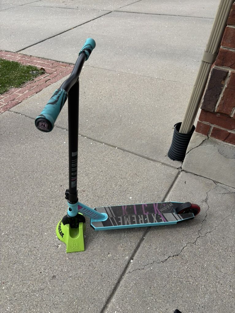 Madd Gear MG Kick Extreme Stunt Scooter