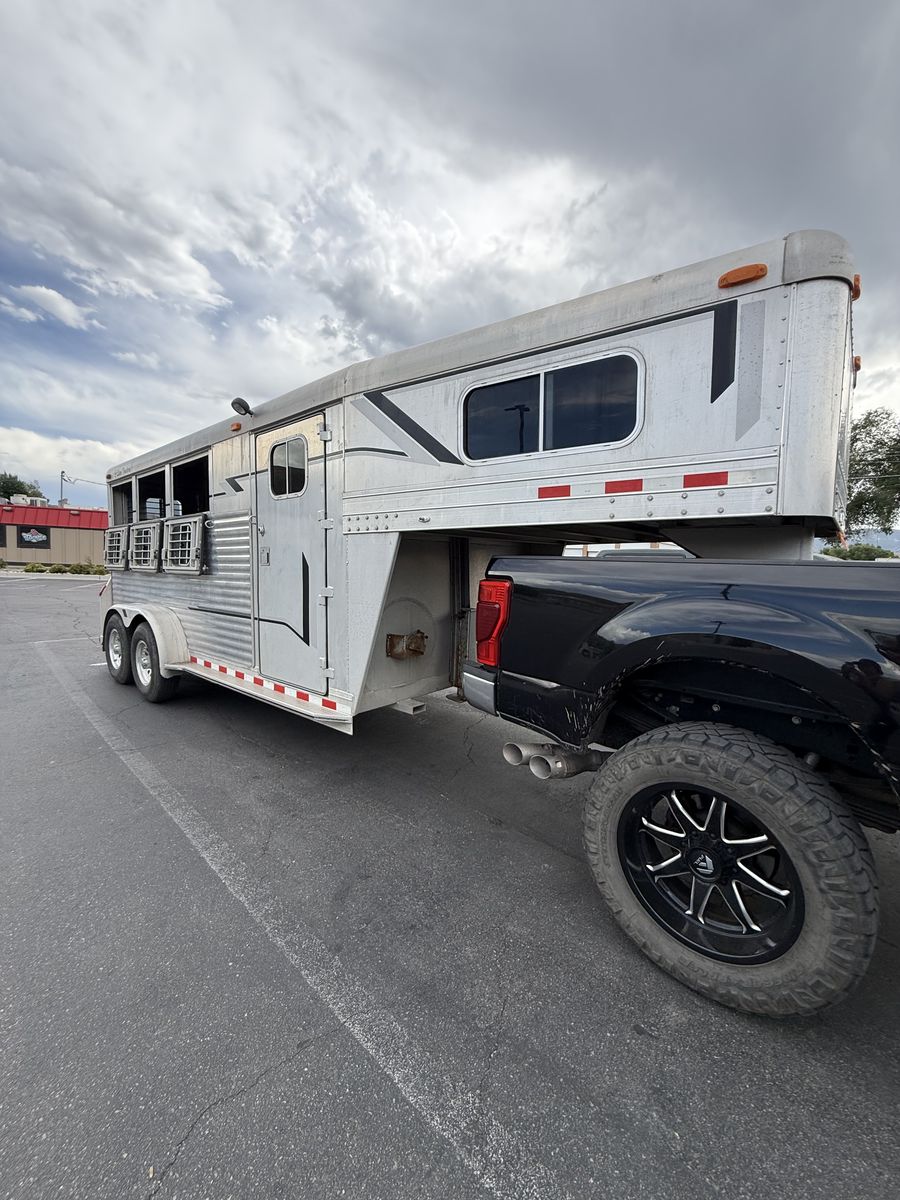1996 4-Star Trailers 3-Horse Aluminum Gooseneck Horse Trailer