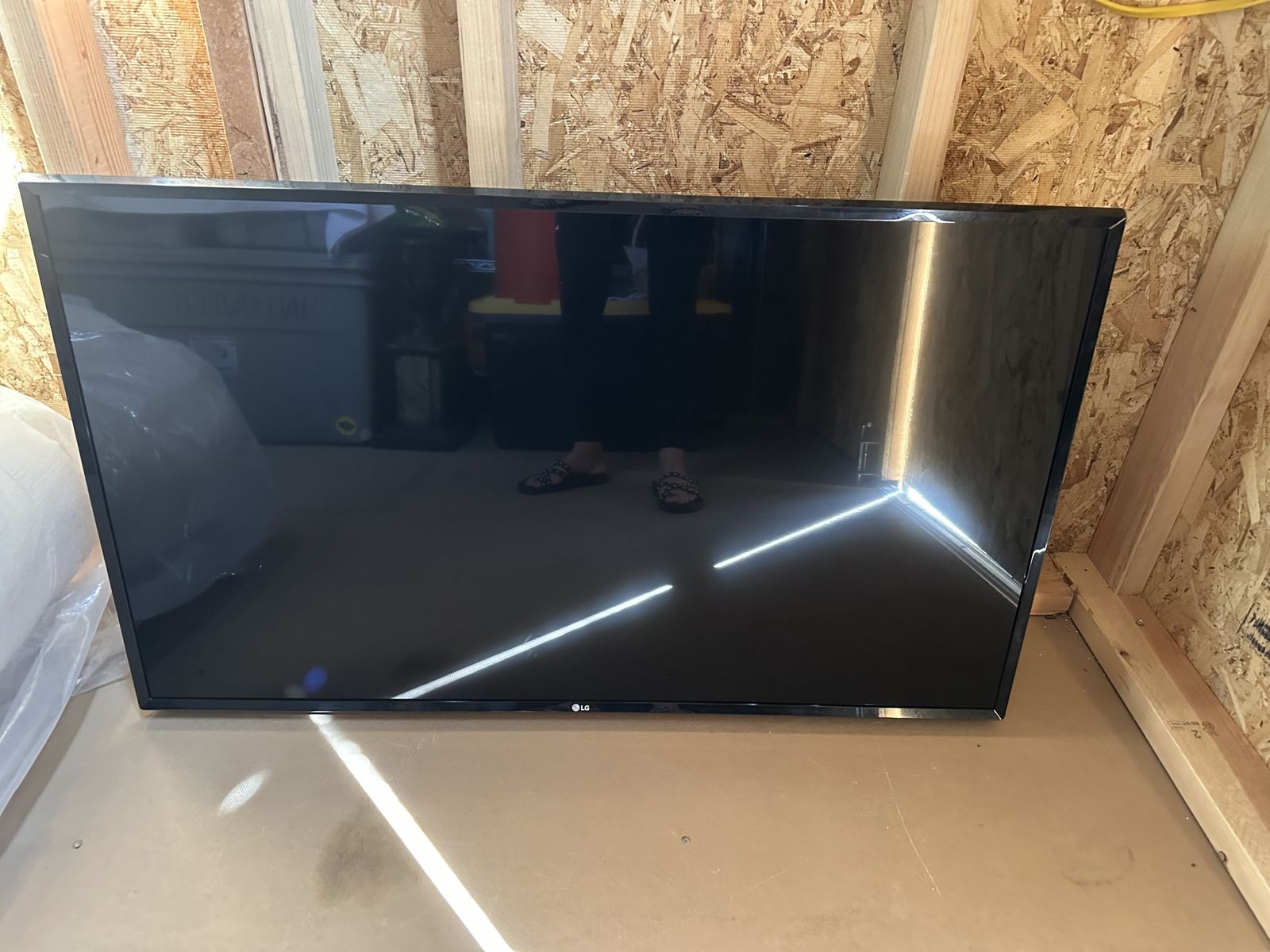 TV LG full HD 1080p Smart Led TV 43'' Class 80$