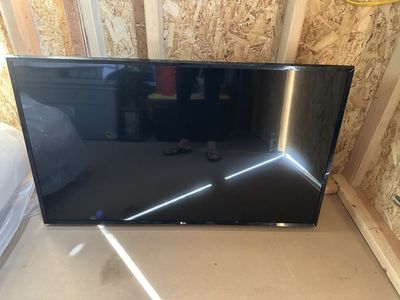 TV LG full HD 1080p Smart Led TV 43'' Class 80$