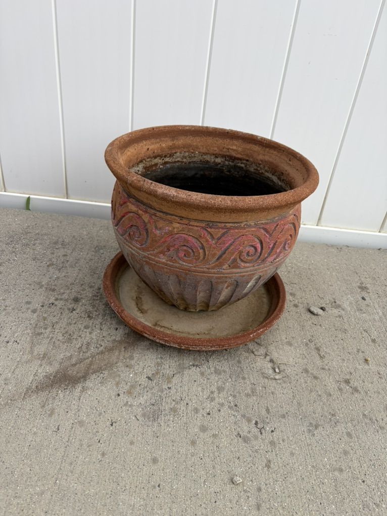 Terracotta planter pot with saucer