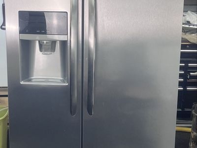 Frigidaire Gallery Stainless Side‑By‑Side Refrigerator Works Great!