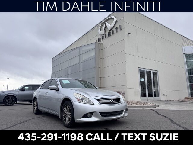 2015 INFINITI Q40 Base