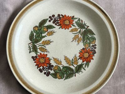 Vintage Country Living International Harvest Stoneware Dinner Plate