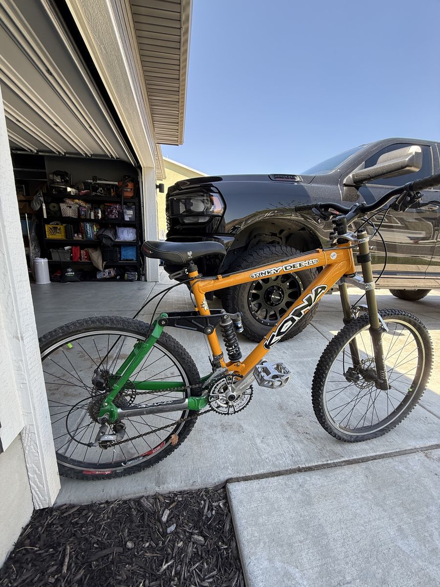 Kona Stinky Dee-Luxe Down Hill Mountain Bike