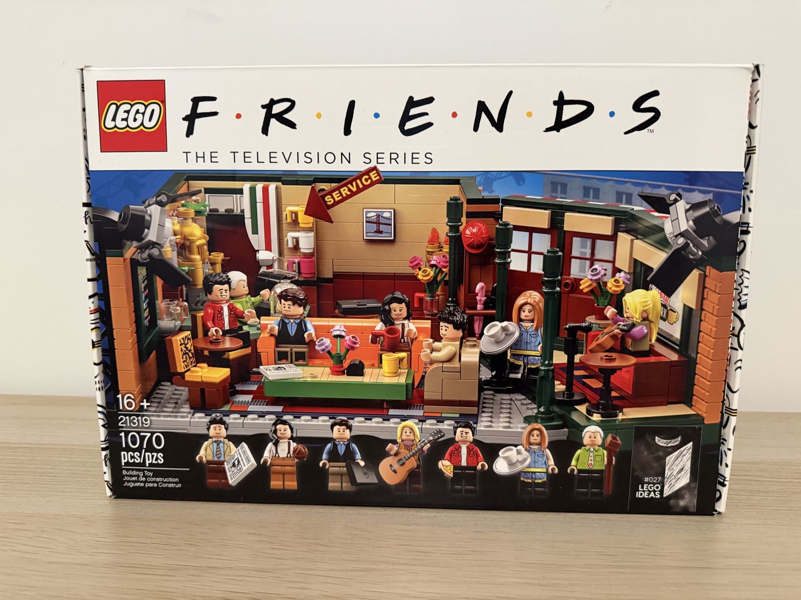 LEGO Ideas 21319 Friends Central Perk Sitcom Building Set - 1070 Pieces, Used