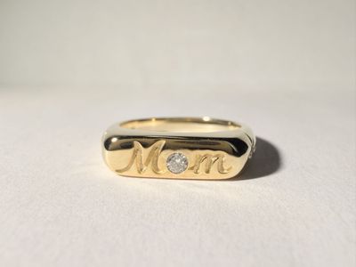Mom Ring - Lab Growm Diamond