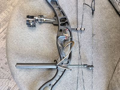 Hoyt Maxxis Bow