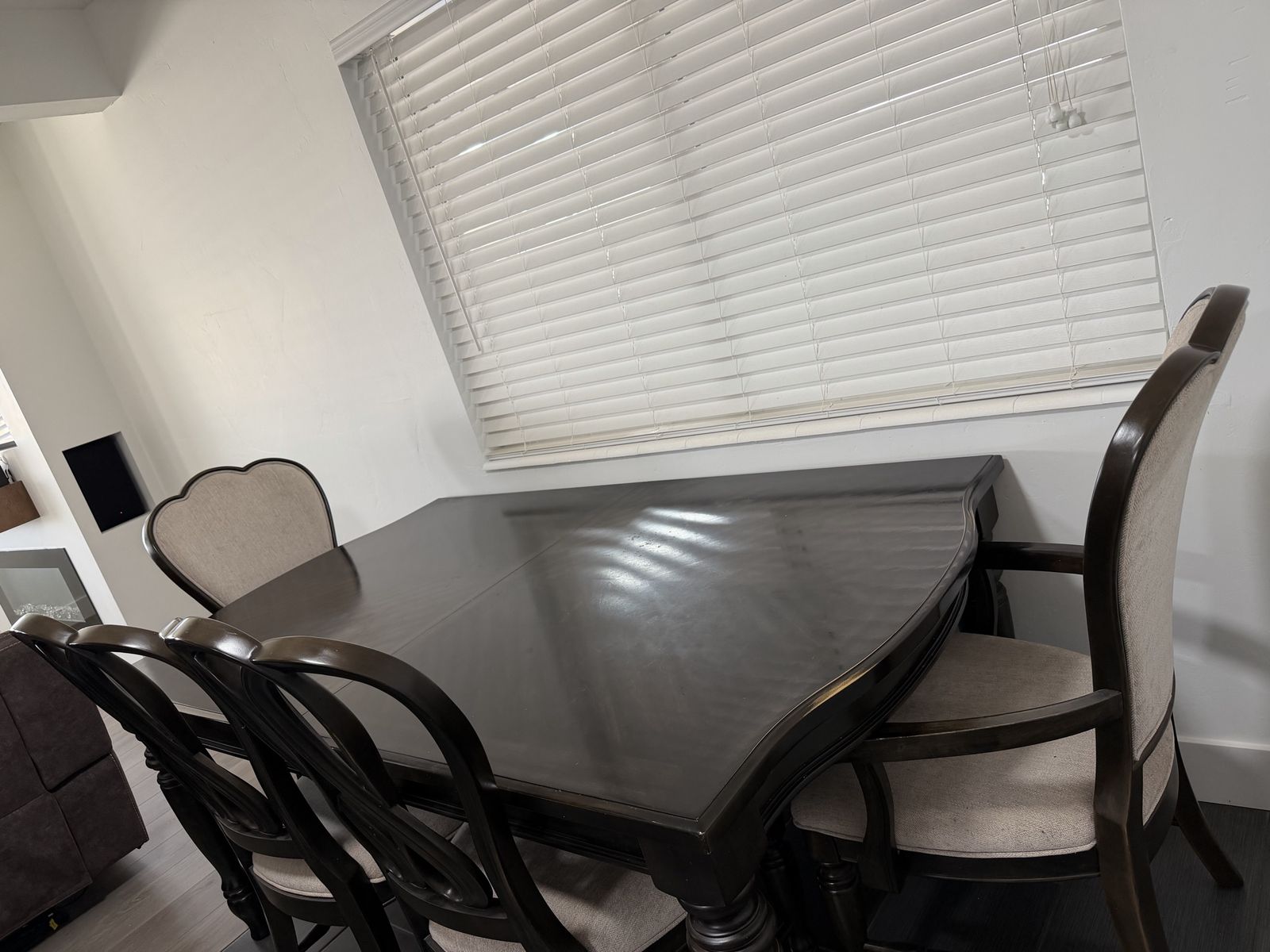 Dinning table 6 chairs