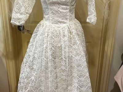 Lovely Vintage Tea Length Lace Wedding Dress