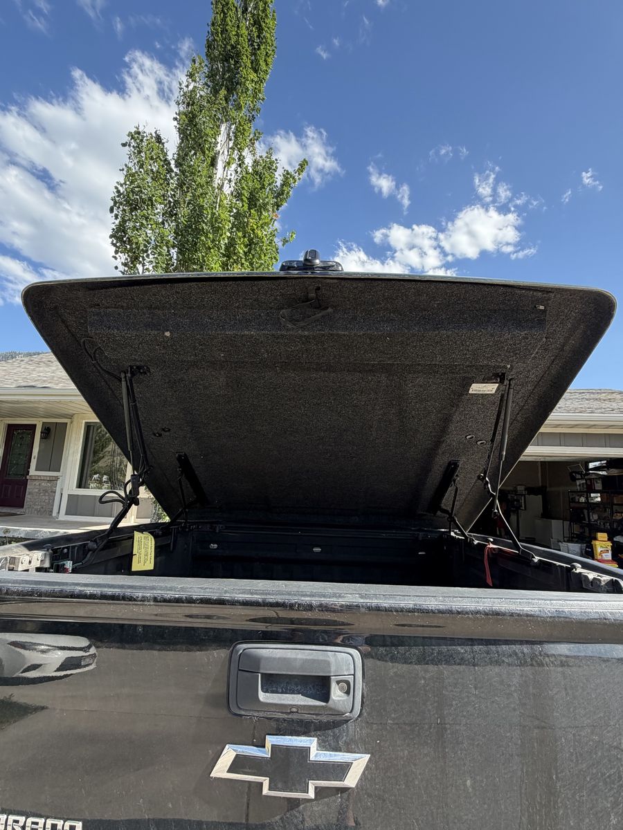 Crew cab hard 2016 truck bed cover price is negotiable