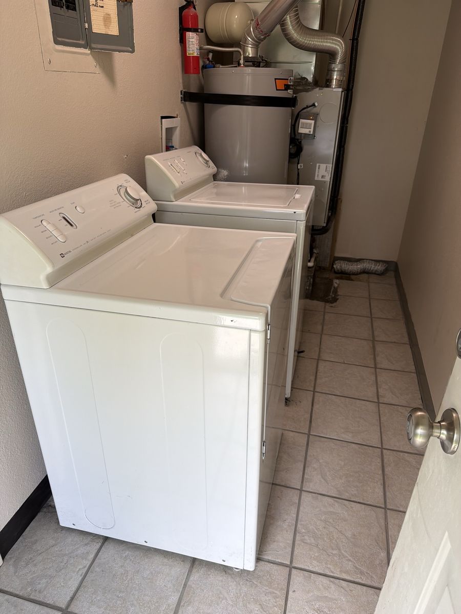 Maytag Washer and Dryer Set White Top Load