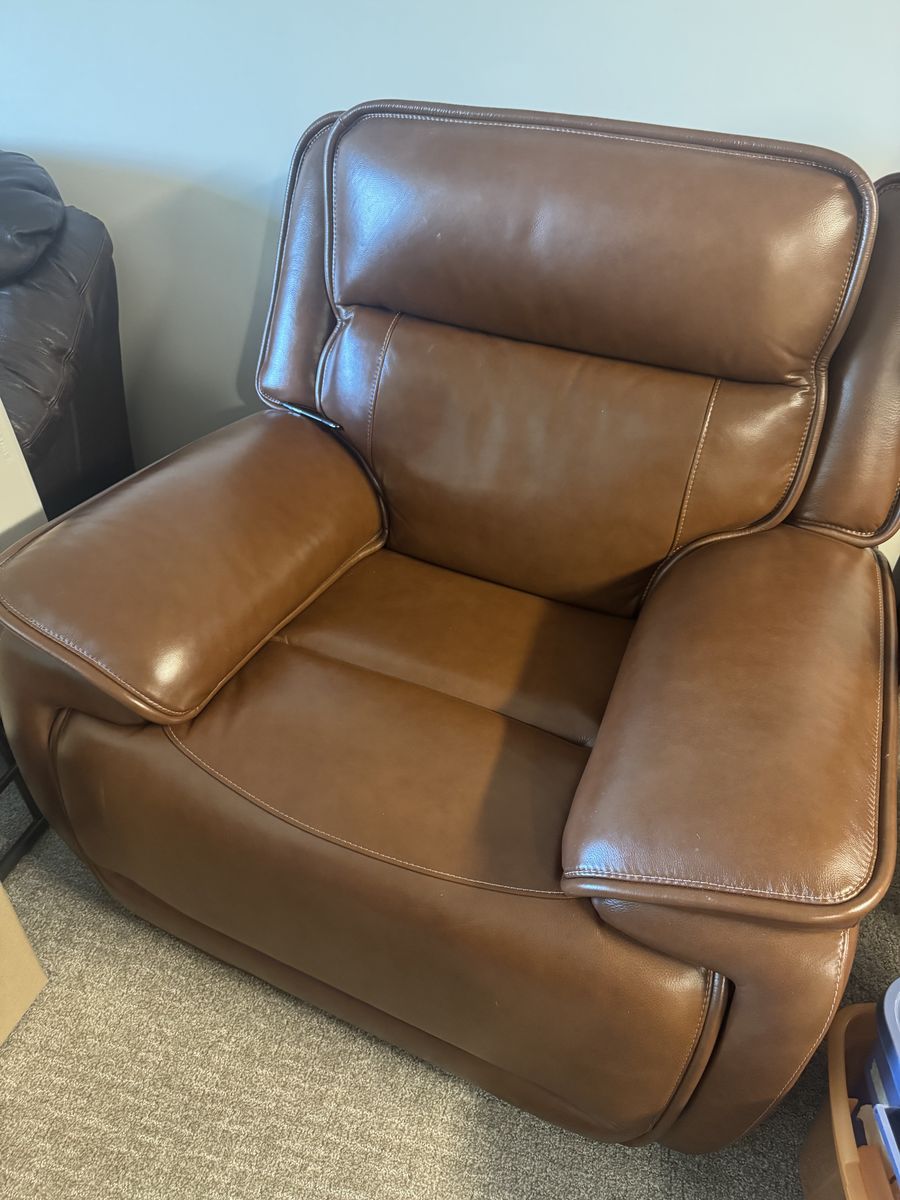 Very nice Ashley Furniture leather zero gravity recliner like new!
